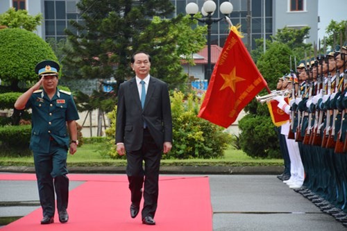 President Tran Dai Quang pays working visit to the Air Defence – Air Force Service - ảnh 1